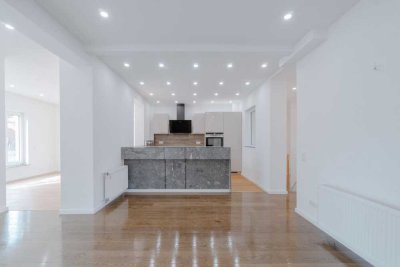 Klar, offen, modern: Wohnung mit Garten, Einbauküche & Homeoffice-Potenzial