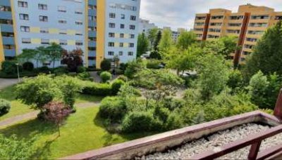 Sonnige 2-Raum-Wohnung mit Balkon, Einbauküche und Einbauschränken in Heilbronn