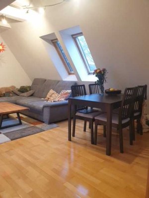 Stilvolle, gepflegte 4-Zimmer-Maisonette-Wohnung mit Balkon in Stuttgart-Hedelfingen