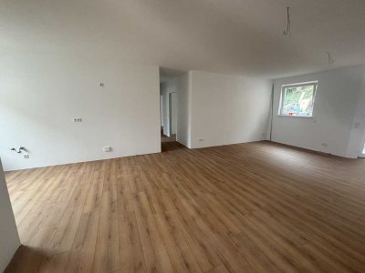 Erstbezug mit Balkon: Freundliche 4-Zimmer-EG-Wohnung mit gehobener Innenausstattung in Schornsheim