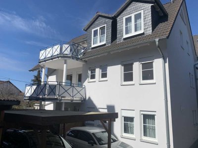 Schöne großzügige Teil renovierte 3-Zimmer-Wohnung mit Balkon und EBK in Wehrheim Obernhain