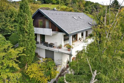 Traumhaftes Zuhause mit Einliegerwohnung, eleganten Bädern und großzügigem Wohnkomfort