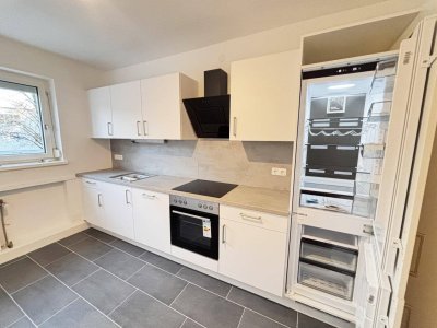 Helle 2-Zimmer Wohnung mit möblierter, NEUER Küche und Parkplatz