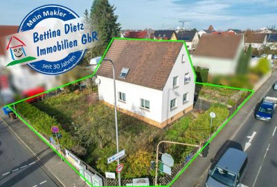 Gut geschnittenes 2-Familienhaus mit Garage, Carport, Garten und Keller!