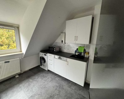 Charmante Dachgeschosswohnung mit Kamin & Garage in Horn-Lehe