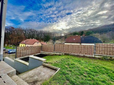 Moderne Doppelhaushälfte mit energiesparender Luftwärmepumpe in absoluter Ruhelage und direkt am Wald