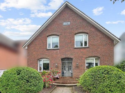 Repräsentatives Wohnhaus mit vermieteter Einliegerwohnung im Herzen von Itzehoe