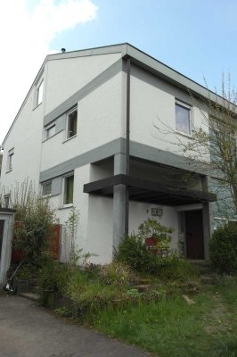 Attraktive und gepflegte 4,5-Zimmer-Wohnung mit EBK in Nürtingen
