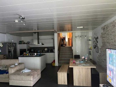 4 Zimmer Maisonette-Wohnung mit Garten