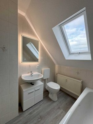frisch sanierte, geräumige 2-Zimmer DG-Wohnung in Löbnitz