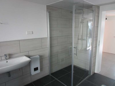 Pf-Büchenbronn, komplett neu sanierte schicke 95 m² gr. 3- Zi-Wohnung mit Loggia und Gartenanteil
