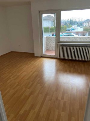 schöne helle Erdgeschoss-Wohnung mit Balkon