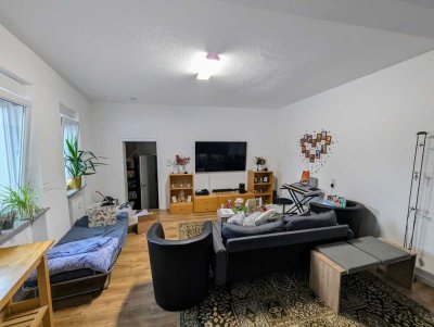 Helle und großzügige 2-Zimmer-Wohnung mit Wohnküche und Wohlfühlbad in zentraler Lage von Kandel