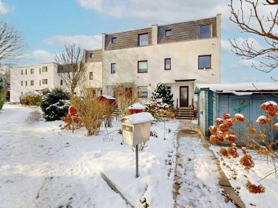 Bezugsfreies Reihenendhaus in Marienfelde – Südgarten, Terrasse & zwei Balkone