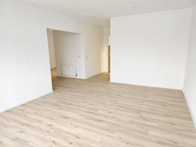 sanierte, helle 2 Zimmer-Wohnung, profisionsfreie