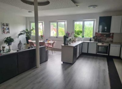 Großzügige Wohnung, saniert in tollem Zustand in Betzweiler: Optimal für Familien o. zur Vermietung