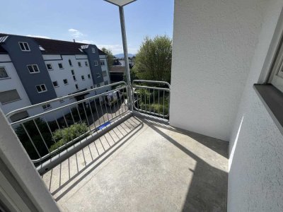 Freundliche 1-Zimmer-Wohnung mit sonnigem Balkon, Einbauküche und Tiefgaragenstellplatz