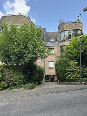 Helle geräumige Wohnung über 3. Etagen m. zwei Dachterrassen in D-Unterbach