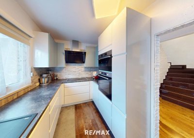 Neuer Preis! Modernisierte 4-Zimmerwohnung mit malerischer Aussicht in Wenns!