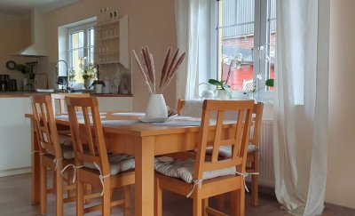 Möbliertes Einfamilienhaus mit drei Zimmern, EBK und Garten in Rastede/Nethen befristet zu vermieten