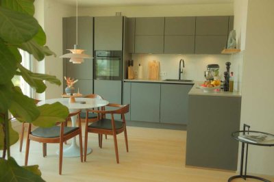 Stylische 3-Zimmer-Wohnung mit 2 Bädern, Balkon, Aufzug und 2 TG-Stellplätzen