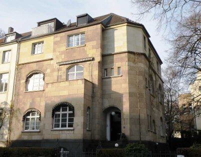 ALBERT WOLTER 1919 IVD, Lindenthal, Stadtwaldlage, traumhafte  Altbauwohnung mit großem Balkon