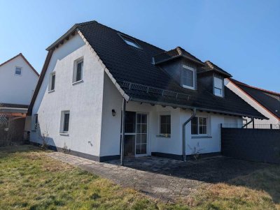 sehr schöne und gepflegte Doppelhaushälfte incl. Einbauküche Garten und Carport zu verkaufen !