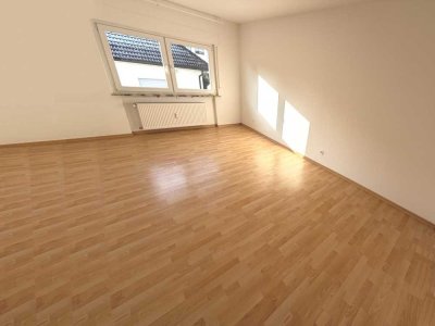 Traumhaft ruhige Lage, komplett renoviert, schicke Einbauküche, weißes Bad, S-Bahn: 5 Fahrtminuten