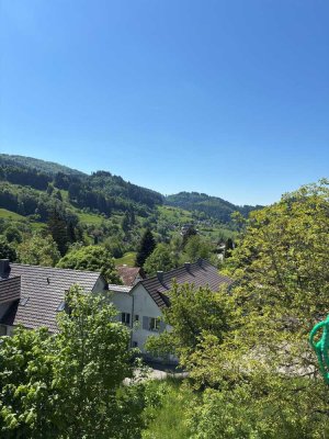 *Erstbezug nach Sanierung* - Traumhafte 4-Zimmer-Maisonettewohnung mit Garage & Carport
