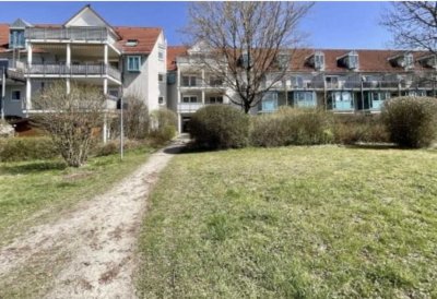 Helle, frisch renovierte 2-Zimmerwohnung mit großem Balkon