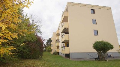 Renovierungsbedürftige 4,5 Zimmer-Wohnung mit 2 Garagen