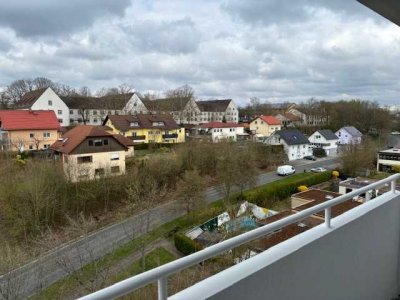 Frisch Renovierte3-Zimmerwohnung mit Balkon und schönen Ausblick