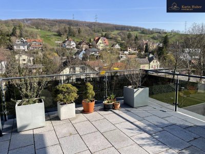Moderne Dachgeschosswohnung in eigener Parkanlage und Schwimmteich