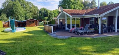 Bungalow-Ferienhaus mit angelegtem Gartengrundstück, Pool beheizbar, finnische Grill-Kota, Sauna