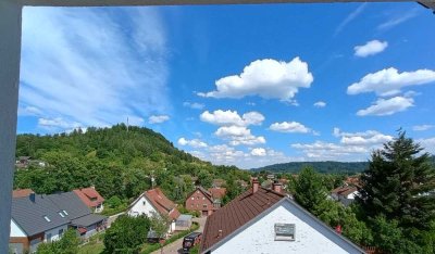 Helle 3-Zimmer-Dachgeschosswohnung mit Einbauküche in Fichtenberg