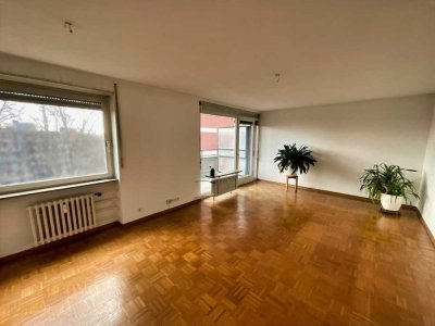 Gut aufgeteilte 3 Zimmer Wohnung mit großem Balkon und kl. Loggia Lu-Süd