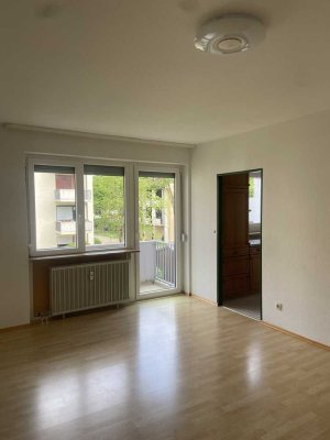 Helle 1-Zimmer-Wohnung mit Balkon und EBK in Regensburg