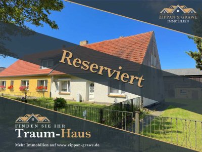 Reserviert – Handwerkertraum: Charmante Doppelhaushälfte mit großem Grundstück und Scheune!