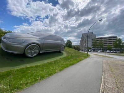 Leben in der Autostadt! Großzügiges Appartement mit Sonnenbalkon!