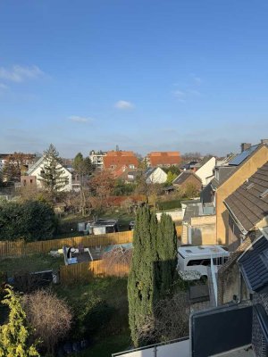 Stilvolle, geräumige 1-Zimmer-Wohnung mit Balkon in Grevenbroich
