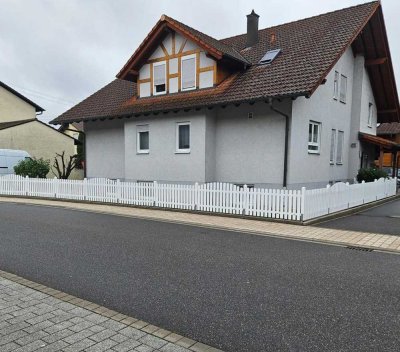 Neuwertige 2-Zimmer-Dachgeschosswohnung mit Stellplatz in 74855 Hassmersheim