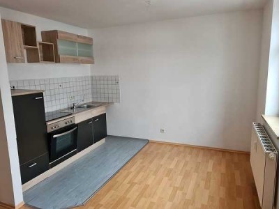 Helle 2-Raum-Wohnung mit Einbauküche