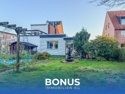 Zentral gelegen, angenehm ruhig: Ebenerdiger Bungalow mit Garten und 103 m² Wohnfläche