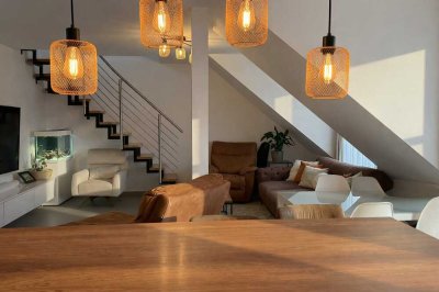 Großzügige, lichtdurchflutete Maisonettewohnung mit zwei Terrassen in begehrter Lage