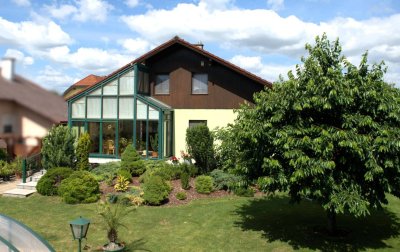 Familienidylle im Grünen – 846 m² Grund, 6 Zimmer auf 155 m², Pool, Garage, Keller im Bezirk Baden!