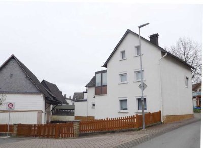 Einfamilienhaus mit Nebengebäude in zentraler Lage zu vermieten