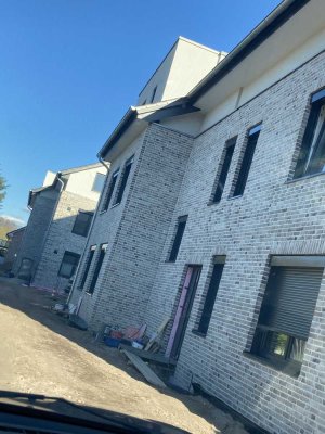 Moderne Erdgeschosswohnung zur Miete mit Terrasse und Garten