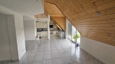 Topp Wohnen in gepflegter 3,5 Zi ET-Maisonettewohnung mit Balkon und PkW-Stellplatz in LU-Maudach