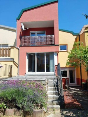 Gepflegtes Reihenhaus mit Terrasse/Garten, zwei Balkonen und Tiefgaragenplatz in Puntigam zu verkaufen!