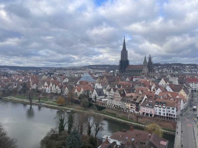 Atemberaubender Ausblick - 2 Zi. Whng. in Neu-Ulm inkl. TG-Stellplatz